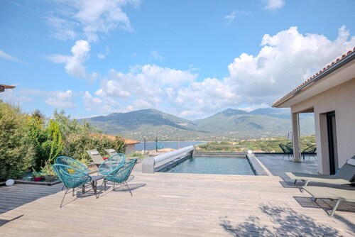 Villa Terra Bella piscine chauffée et vue mer