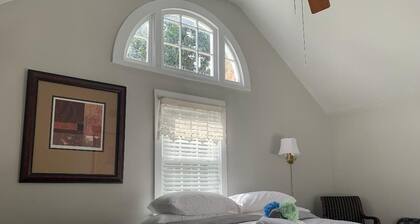 Circa 1810 Home - Downtown New Bern Historic District - 2 BRs with King Beds