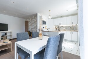 Dining - 2 ROOMS TRAIN STATION WITH PARKING * (Nice)