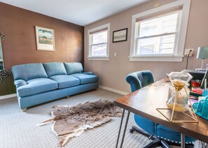 Smart TV, fireplace, computer monitors