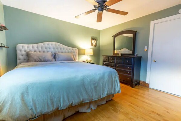 3 bedrooms, desk, iron/ironing board, travel cot