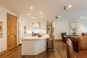 Interior - Canyons Village, Private Hot Tub, & Year-Round Recreation at Park City Vintage on the Strand 8 (Park City)