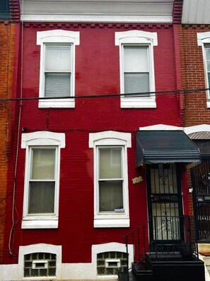 Exterior detail - Cozy 2-Bedroom home near Rittenhouse area (Philadelphia)