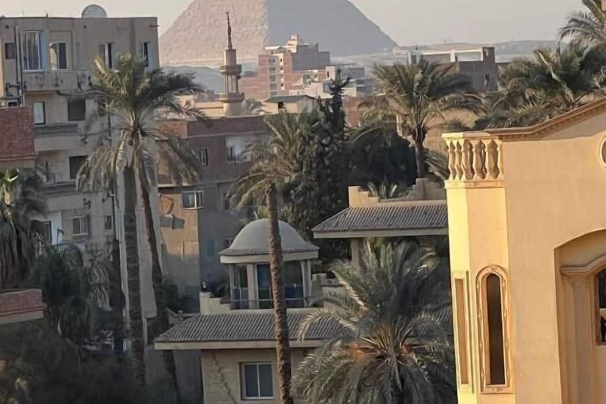Superior Double Room Pyramids View | Vista dalla camera