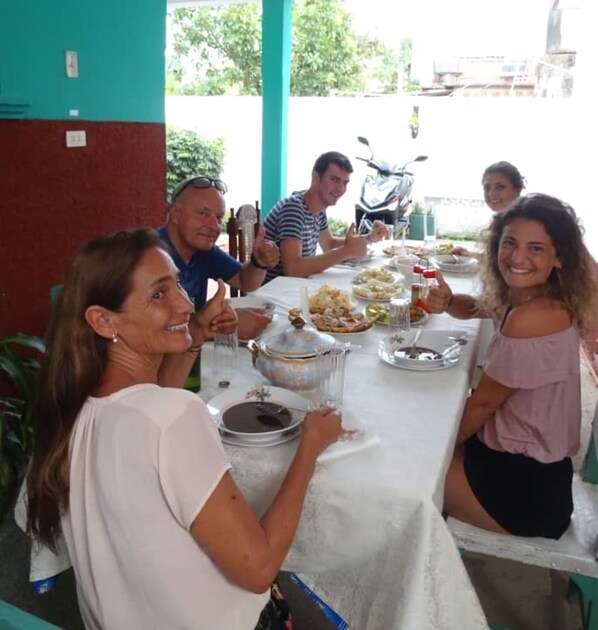 Petit déjeuner continental (5 EUR par personne)