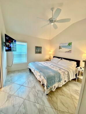 3 makuuhuonetta, työpöytä, silitysrauta/-lauta, Wi-Fi