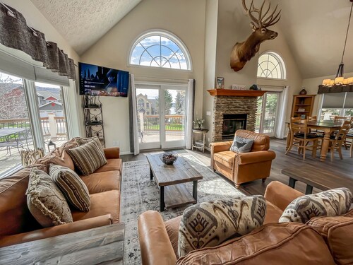 Walk to Slopes at Wisp, Lake Access + Dock + Hot Tub!