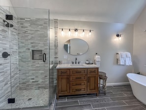 Combined shower/tub, jetted tub, towels - Walk to Slopes at Wisp, Lake Access + Dock + Hot Tub! (McHenry)