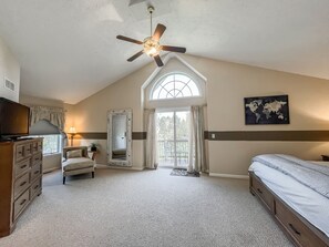 4 makuuhuonetta, työpöytä, Wi-Fi, vuodevaatteet