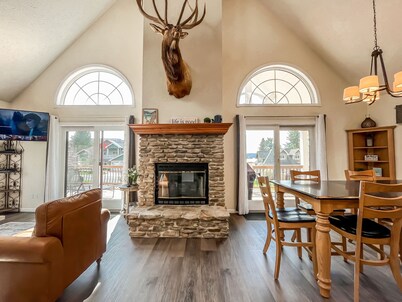 Walk to Ski Slopes at Wisp, Super Close Lake Access, Dock