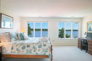 4 bedrooms, iron/ironing board, WiFi, bed sheets - Waterfront with Private Dock! (Eastham)