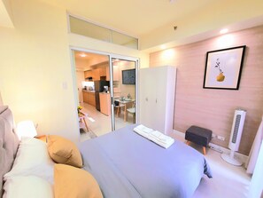 1 habitación, tabla de planchar con plancha, wifi y ropa de cama