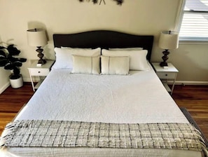 3 slaapkamers, een kluis op de kamer, een bureau