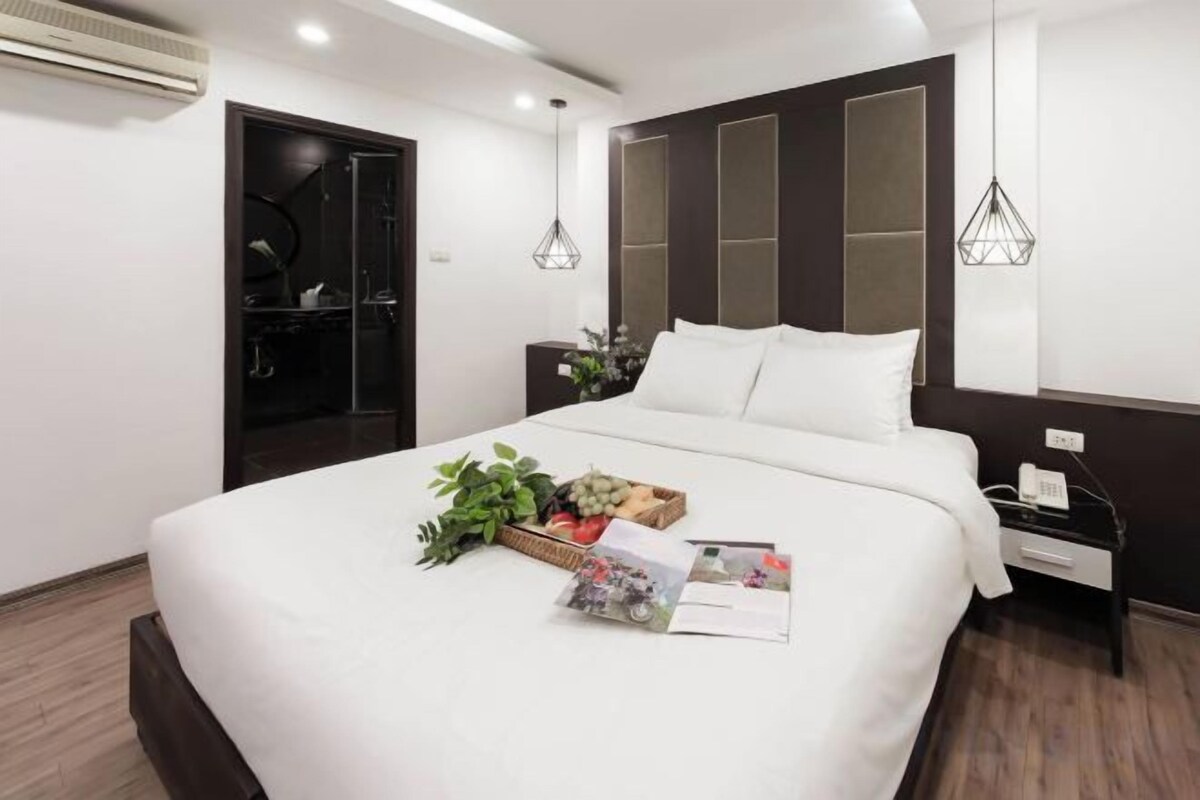 Hypo-allergenic bedding available, down comforters, minibar