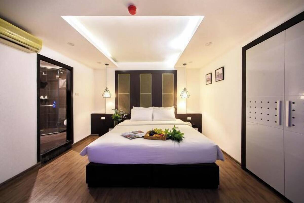 Hypo-allergenic bedding available, down comforters, minibar