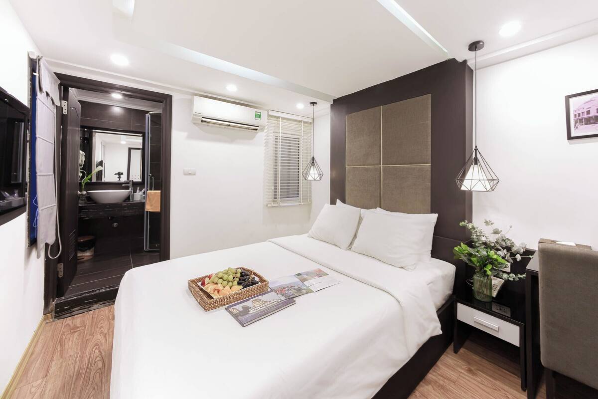 Superior Double Room | Hypo-allergenic bedding available, down comforters, minibar