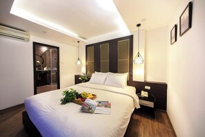 Chambre Double Deluxe, 1 très grand lit | Literie hypoallergénique, couette en duvet d'oie, minibar