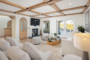 Luxury House, Multiple Beds, Pool Access, Pool View (Stradella Spanish) | Living area