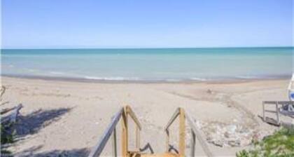 Crest Beach Lake House: 4-Season Getaway Between Bayfield and Grand Bend!