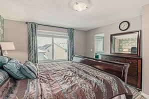 4 Schlafzimmer, Schreibtisch, Bügeleisen/Bügelbrett, kostenloses WLAN