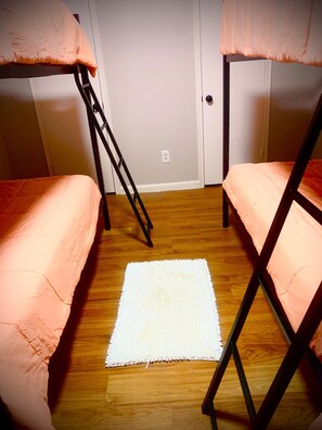 Free WiFi - ShutEye Hostel (Houston)