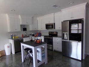 Micro-ondas, fogão, cooktop, lava-louças