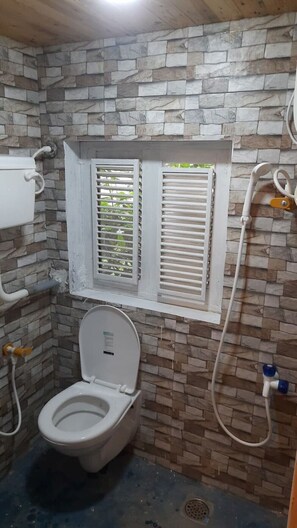 Een douche, handdoeken