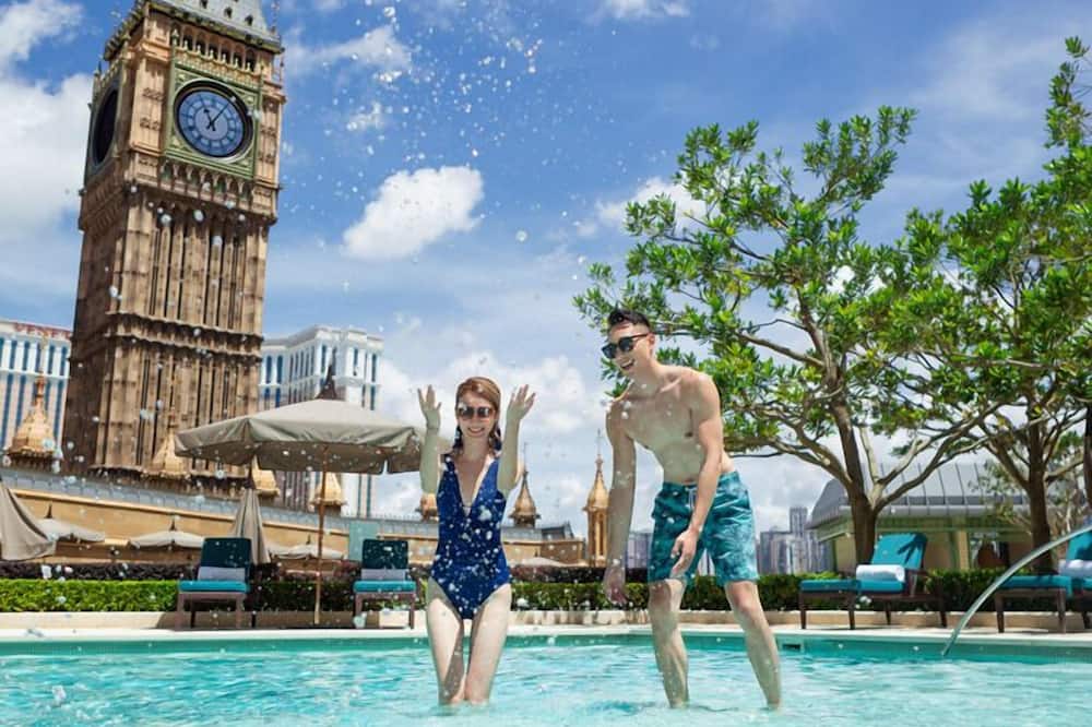 The Londoner Hotel