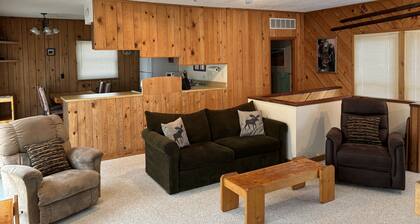 Cozy Cabin, View of Boyne Mountain! Skybridge, Snowboard, Ski, Golf, Bike, Hike!
