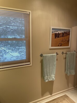 Interior - Cozy Cabin, View of Boyne Mountain! Skybridge, Snowboard, Ski, Golf, Bike, Hike! (Boyne Falls)