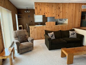 Interior - Cozy Cabin, View of Boyne Mountain! Skybridge, Snowboard, Ski, Golf, Bike, Hike! (Boyne Falls)