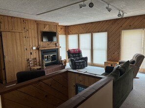 Téléviseur connecté, foyer, livres