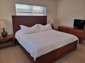 3 chambres, bureau, fer et planche à repasser, accès au Wi-Fi (inclus)