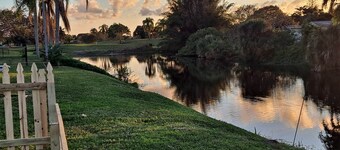 Sandpiper Bay Breeze On A Lake By The Golf Course (Club Med Area)