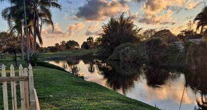 Sandpiper Bay Breeze On A Lake By The Golf Course (Club Med Area)