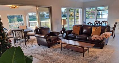 Sandpiper Bay Breeze On A Lake By The Golf Course (Club Med Area)