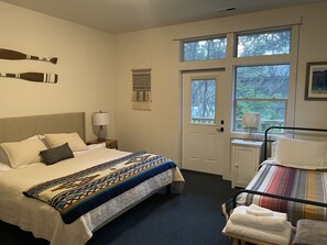 4 bedrooms, iron/ironing board, travel cot, WiFi - Spacious Beach House - 30 seconds to sand (Manzanita)