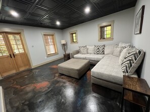 Televisión y chimenea 