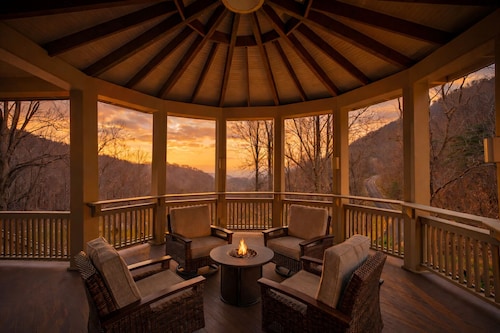 Whisper Mountain Lodge | Luxury Mountain Rental with Hot Tub, Fire Pit, Game Room + Views