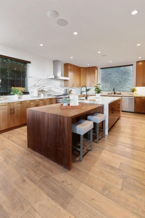 House, Multiple Beds, Private Pool, Pool View | Private kitchen | Fridge, microwave, oven, stovetop - Franklin Modern (West Hollywood)