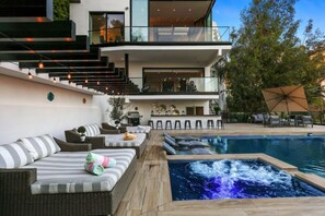 Outdoor pool - Franklin Modern (West Hollywood)
