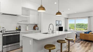 Refrigerador, microondas, horno, placa de cocina
