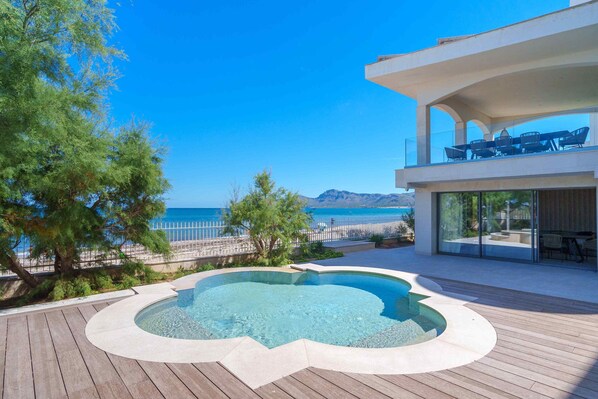 Terrace/patio - Brand new house on the beach with panoramic views and a pool (Son Serra de Marina)