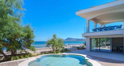 Brand new house on the beach with panoramic views and a pool