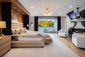 Luxury Villa, Multiple Beds, Pool Access, Pool View (Gardner Modern) | 5 bedrooms, individually decorated, individually furnished, desk - Gardner Modern (Los Angeles)