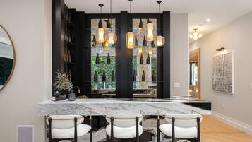 Villa, meerdere bedden, privézwembad, uitzicht op zwembad | Dineren