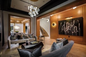 Luxe villa, meerdere bedden, toegang tot zwembad, uitzicht op zwembad (Gardner Modern) | Interieur