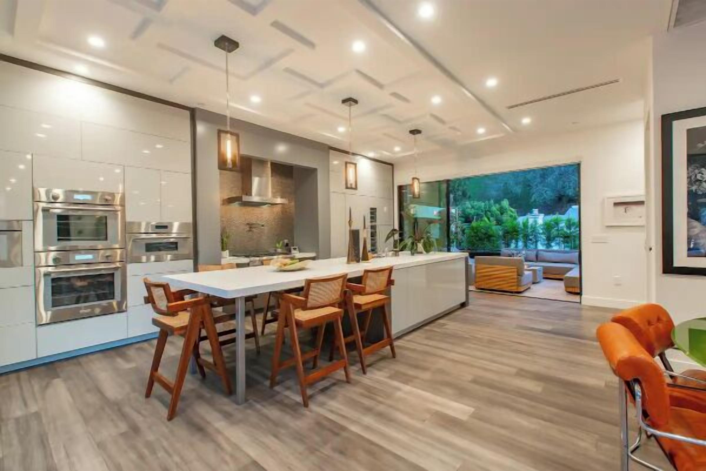 Luxury House, Multiple Beds, Pool Access, Mountain View (Willow Glen) | Private kitchen | Fridge, microwave