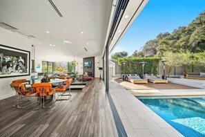 Outdoor dining - Willow Glen - Hollywood Hills Multi-level Villa With Theater & Pool (Los Angeles)