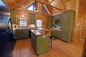 Køleskab, mikrobølgeovn, ovn, kogeplade